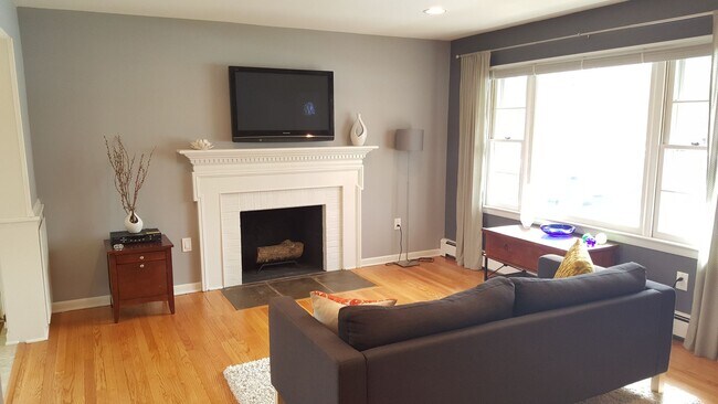 Building Photo - Incredibly well maintained rancher in Monrovia available mid June!