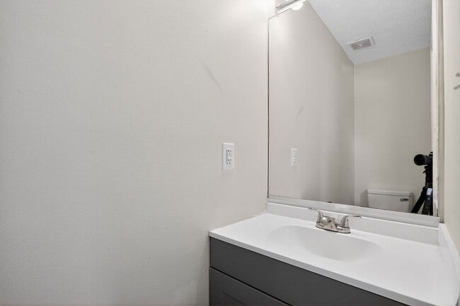 Building Photo - 46095 Maria Way