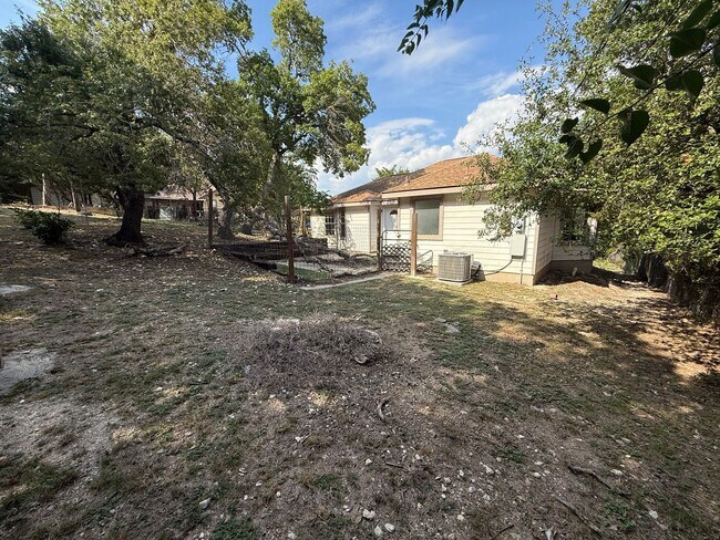 Building Photo - NEW ON MARKET