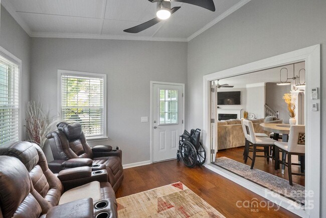 Building Photo - 188 Sweet Briar Dr