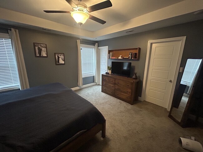 Building Photo - 513 Burgess CT