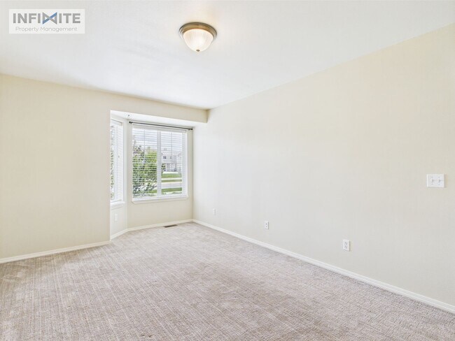 Building Photo - Bright & Spacious 3-Bedroom Apartment