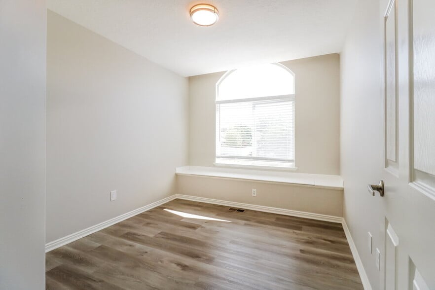 Building Photo - 2189 N 50 W