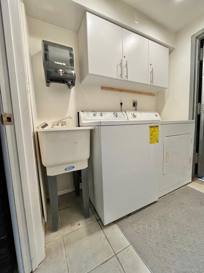 Building Photo - 500 Ellendale Ave