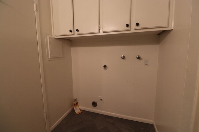 Building Photo - Rice Ranch Condo