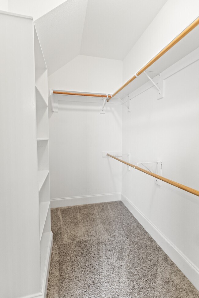 Building Photo - 1624 Brook Hollow Dr