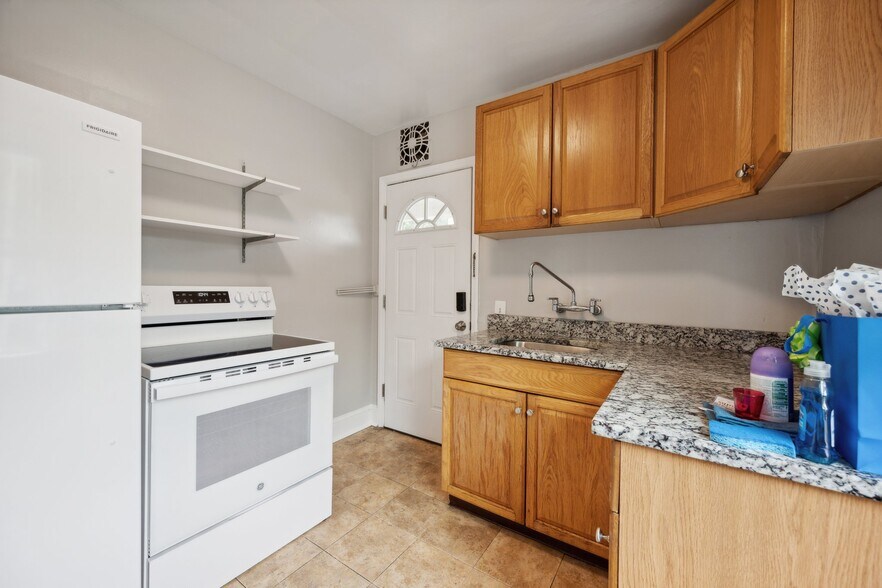 Building Photo - 4504 Guilford Rd