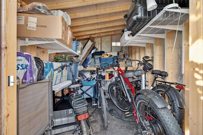 Building Photo - 11761 80th Ave