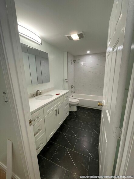 Building Photo - 285 Dorchester St