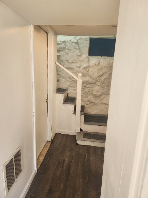 Building Photo - 18 Kenilworth St