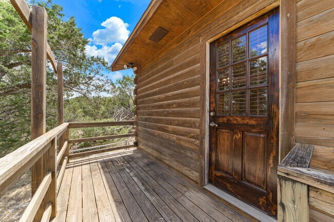 Building Photo - Hill Country Retreat