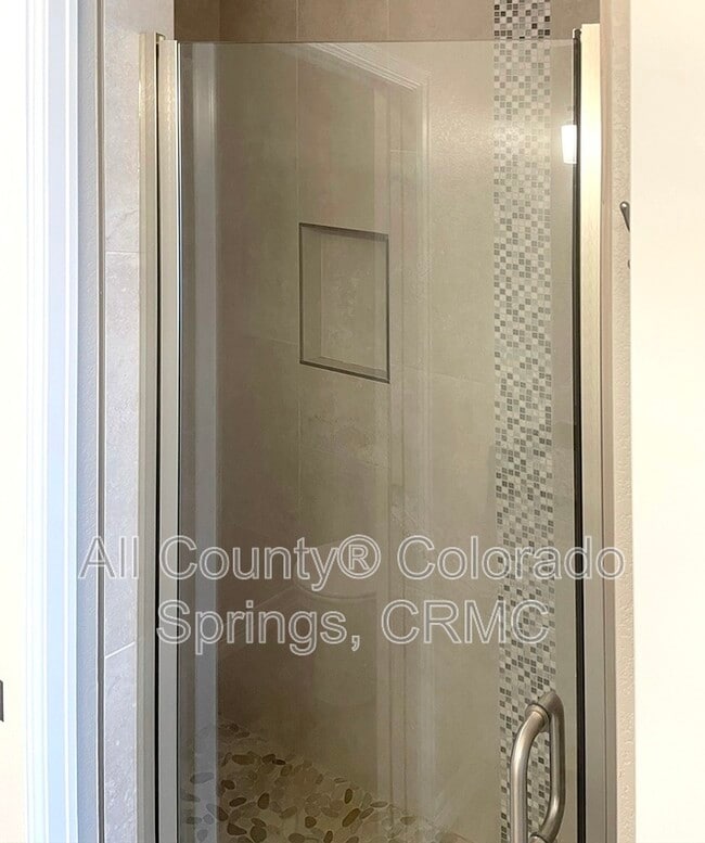 Building Photo - 610 Thimbleberry Point