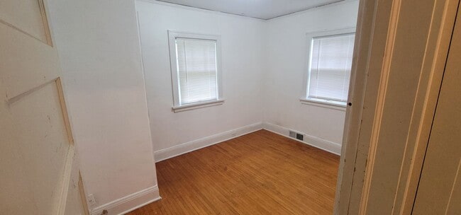 Building Photo - Duluth, MN - 4 bedroom - 2 bathroom