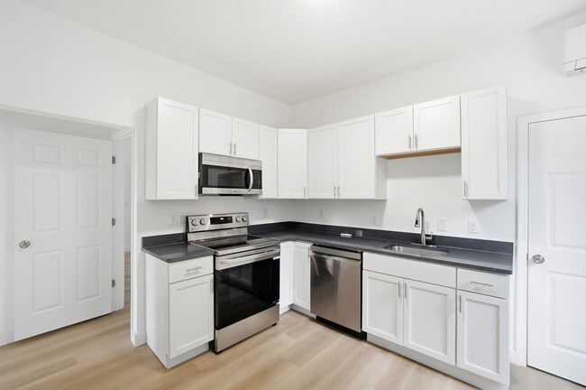 Building Photo - 568 Hale Ave