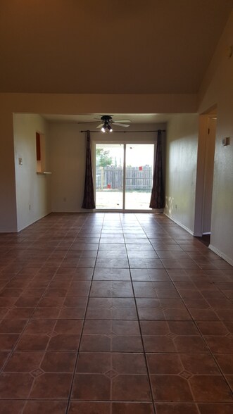 Building Photo - 119 Eaglerock Dr
