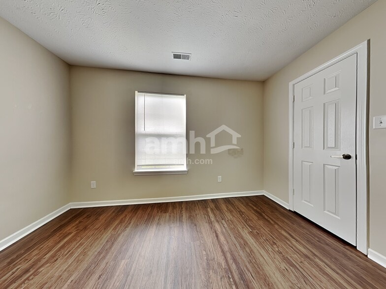 Building Photo - 408 N Shore Ct