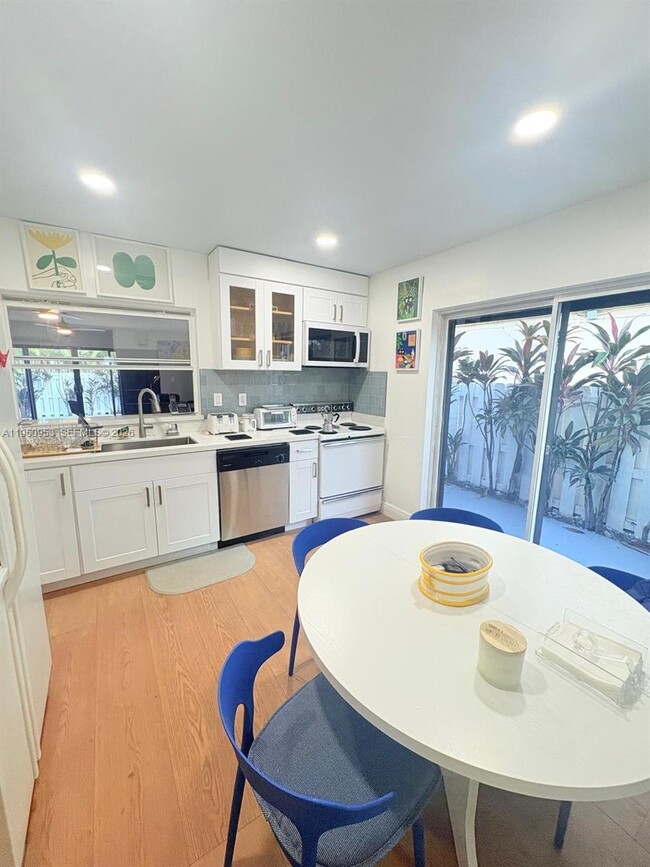 Building Photo - 927 NW 106th Ave Cir