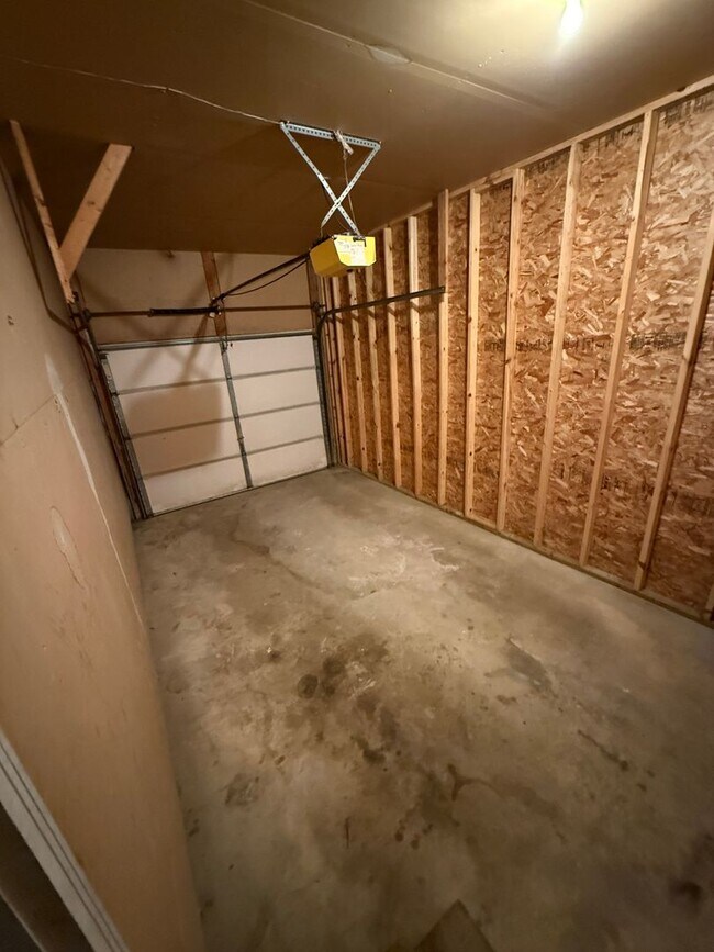 Building Photo - PP - 14 - Grandview Ave