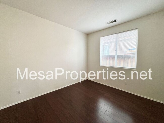 Building Photo - 12261 Luna Rd