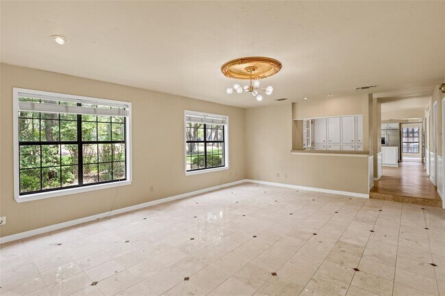 Building Photo - 9006 Balcones Club Dr