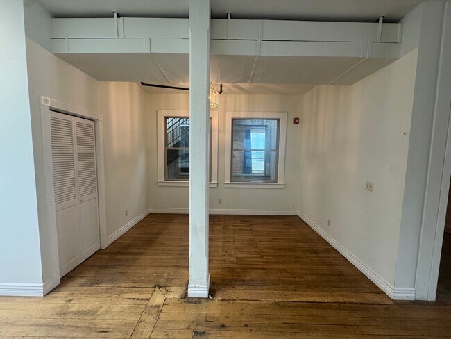 Building Photo - 811 Cook Building