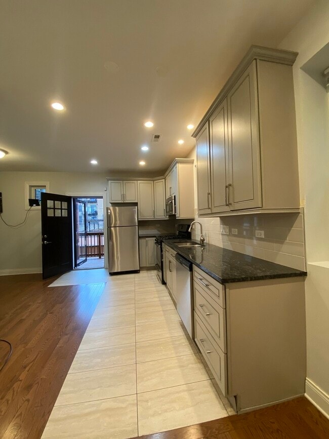 Building Photo - 1111 N Ashland Ave