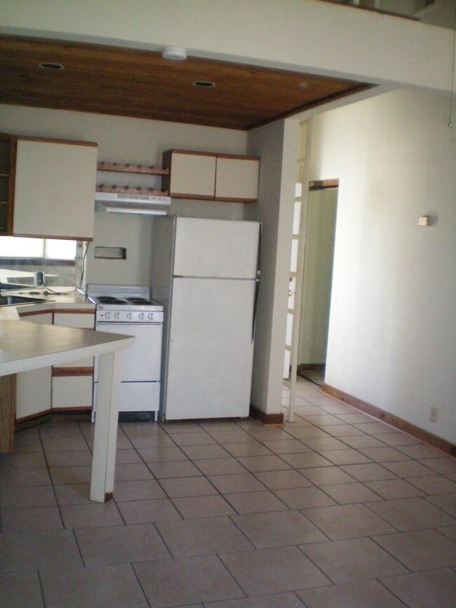 Building Photo - Studio/Efficiency Bungalow with a Loft