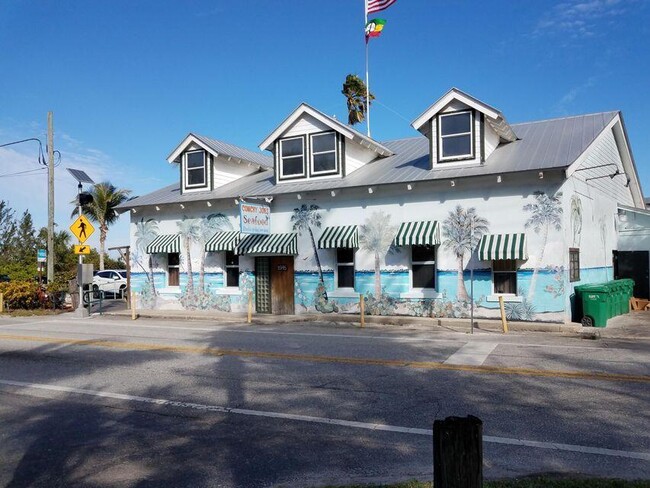 Building Photo - 1561 NE 12th Terrace