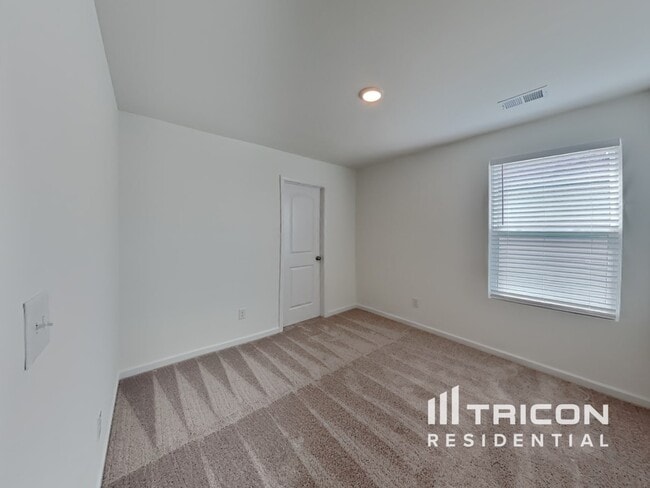 Building Photo - 156 Millbrook Dr
