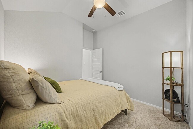 Building Photo - 425 Spiny Lizard Ln