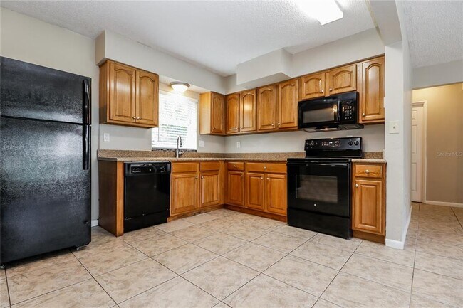 Building Photo - 7149 Wedgewood Dr