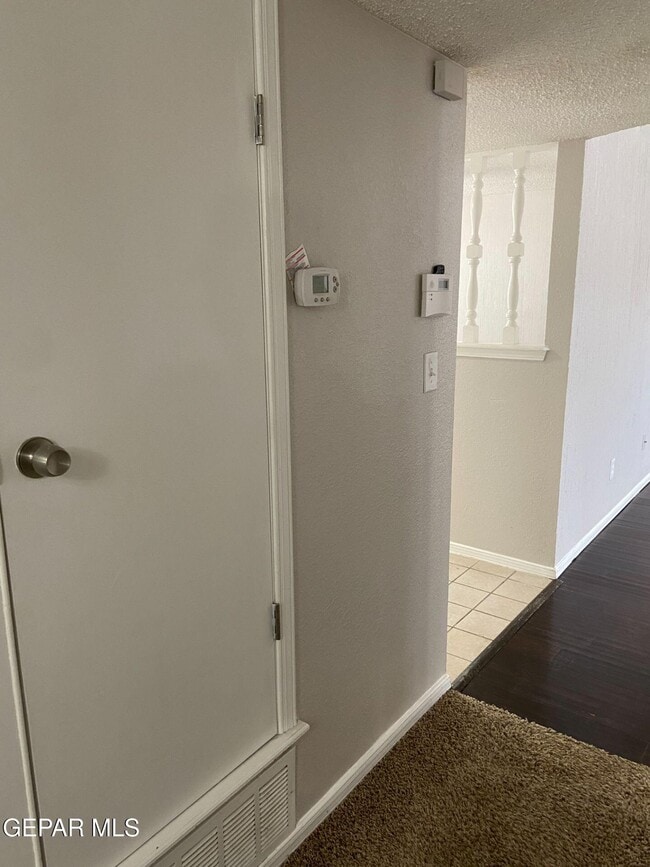 Building Photo - 6721 El Parque Dr