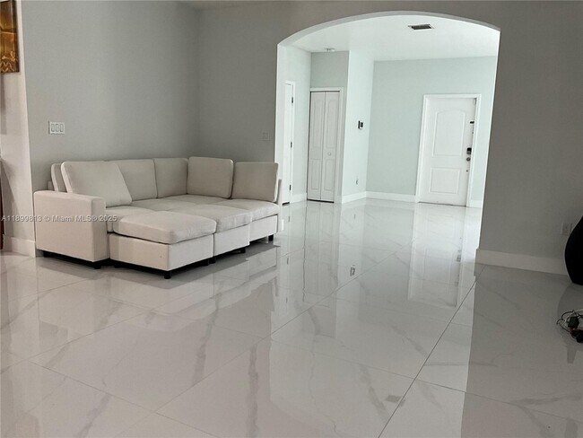 Building Photo - 13201 SW 274th Terrace