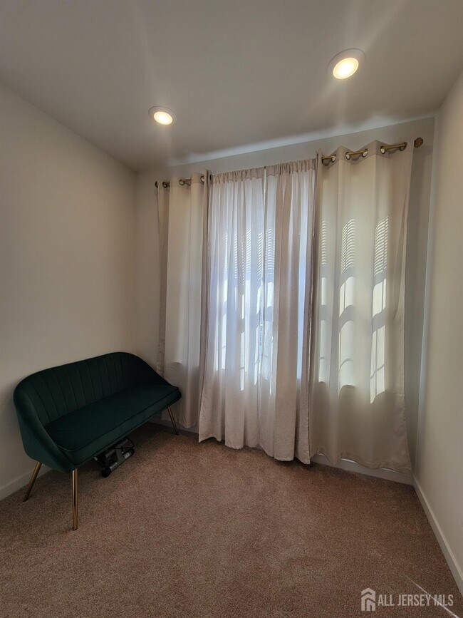 Building Photo - 231 Lorhan Dr