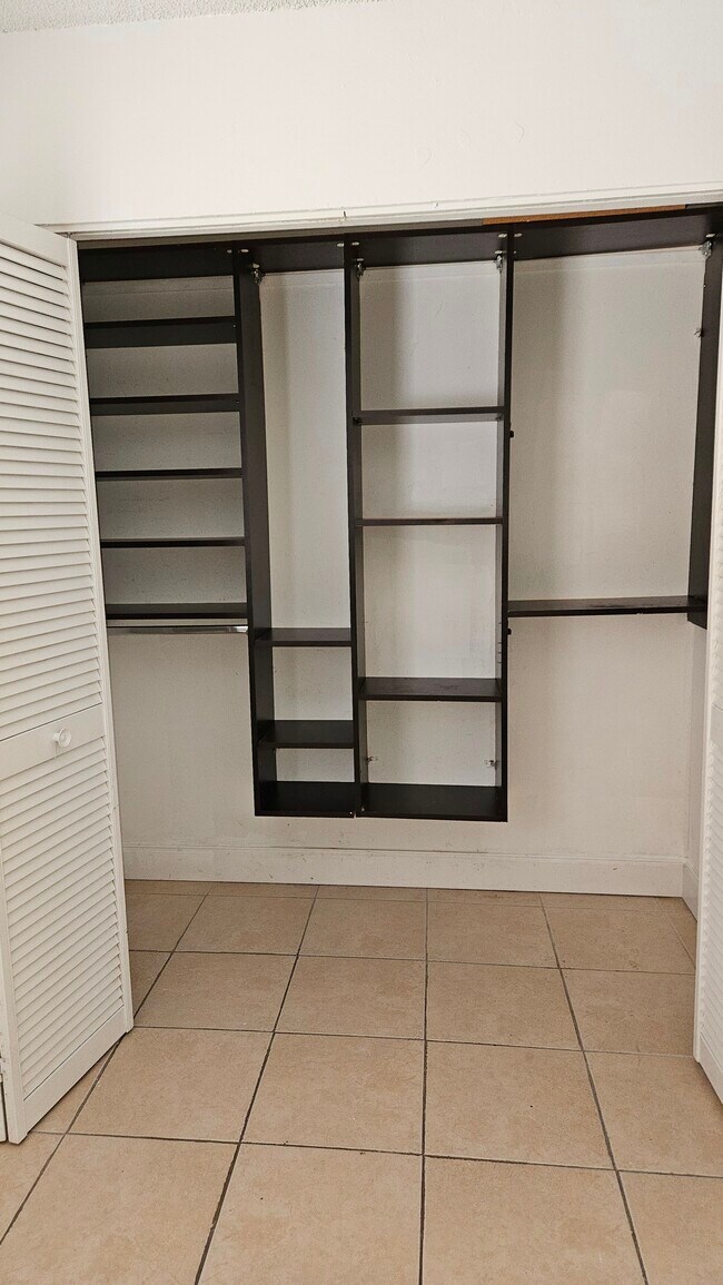 Building Photo - 177 NE 12th Ave