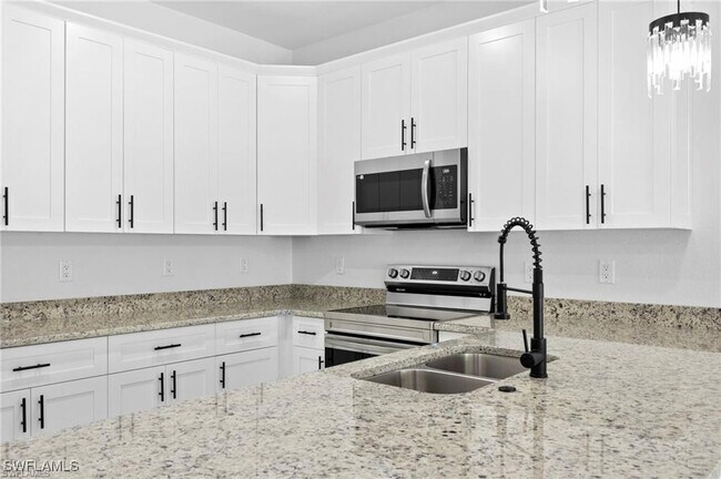 Building Photo - 1715 W 12th St