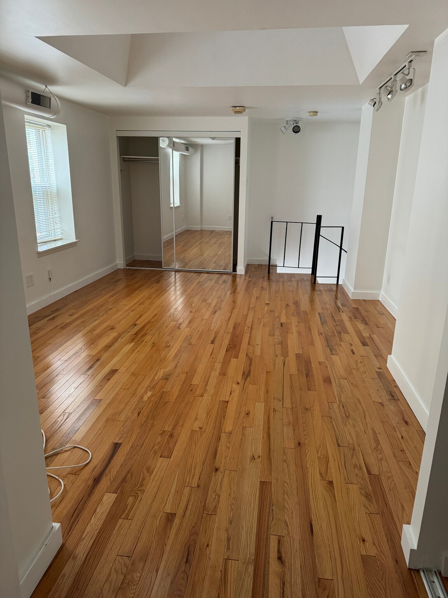 Building Photo - 217 Vine St