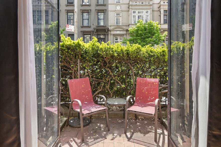 Building Photo - 43 W 85th St