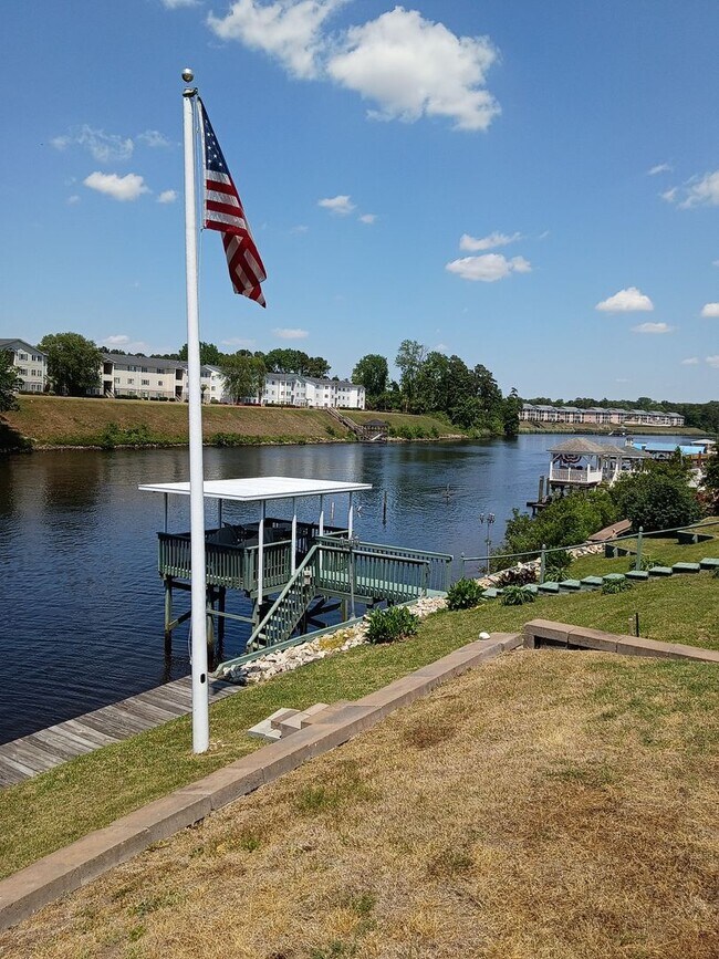 Building Photo - BRIDGEPORT