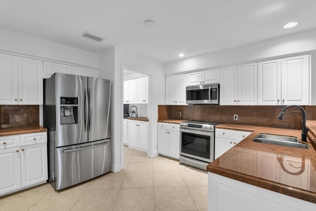 Building Photo - 753 Villa Portofino Cir