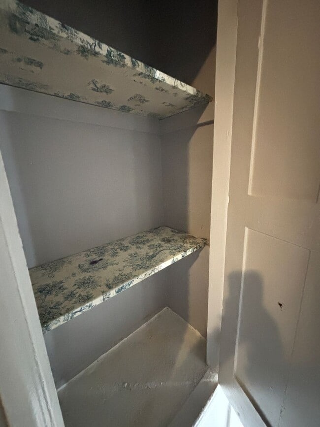 Building Photo - 620 W Chew St