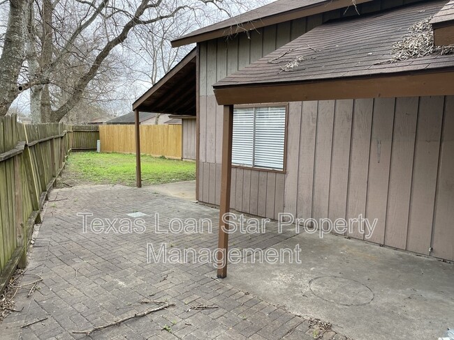 Building Photo - 11214 Pender Ln