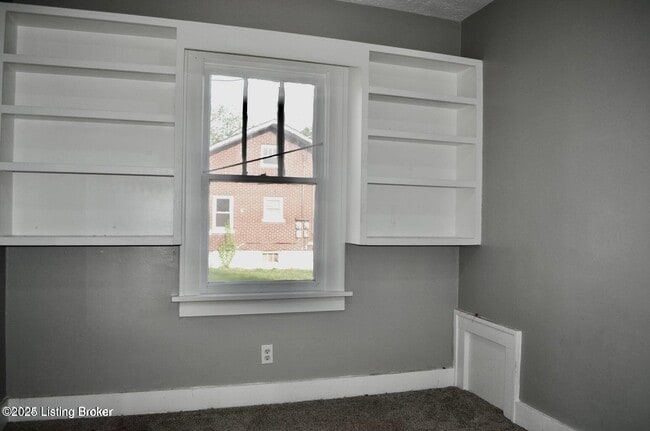Building Photo - 221 W Woodlawn Ave