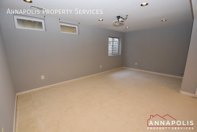 Building Photo - 916 Glaze Ct