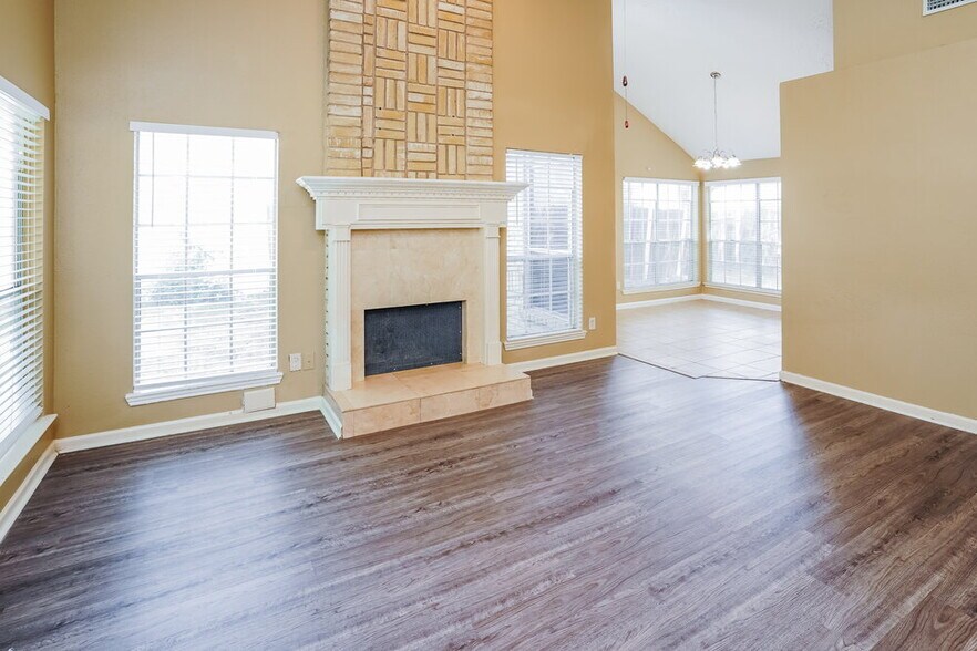 Building Photo - 18082 Garden Manor Dr