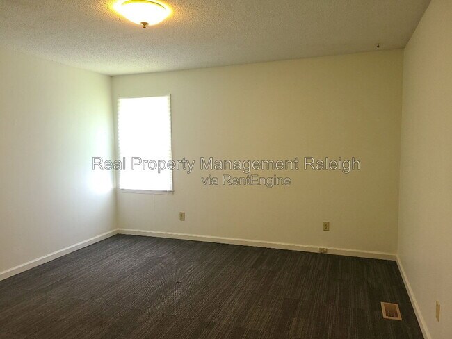 Building Photo - 12421 Marsh Field Dr