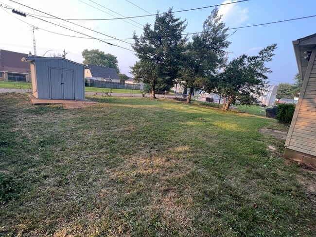 Building Photo - 920 Homberg Ave