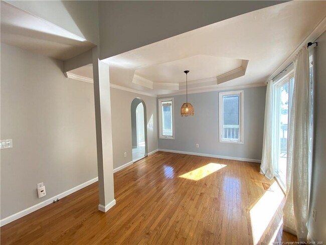 Building Photo - 462 Crown Point