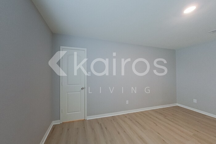 Building Photo - 10722 Hillside Creek Dr