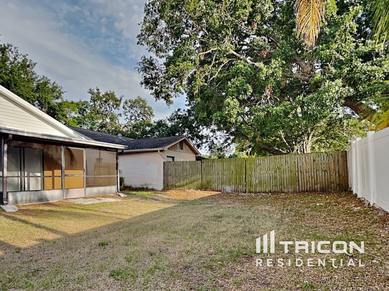 Building Photo - 10841 Peppersong Dr